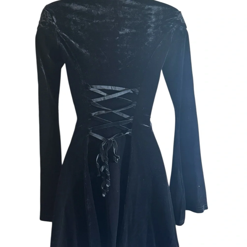 Gothic velvet dress with bell sleeves - Picture 4 of 6